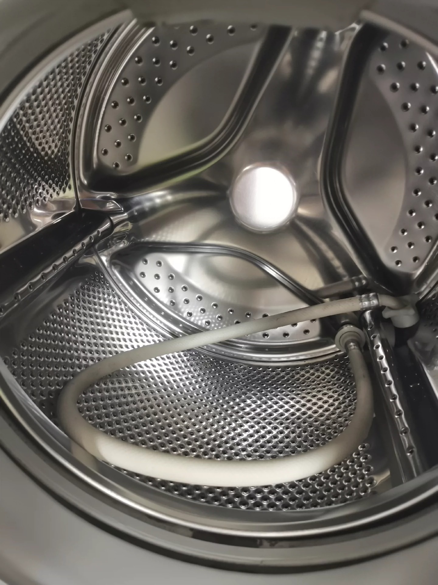 惠而浦7公斤滚筒洗衣机，成色如图，功能正常，尺寸为:长60宽50高85，个人二手闲置，啥毛病没有，298自提，外地不出，二手物品售出非质量问题不退不换。